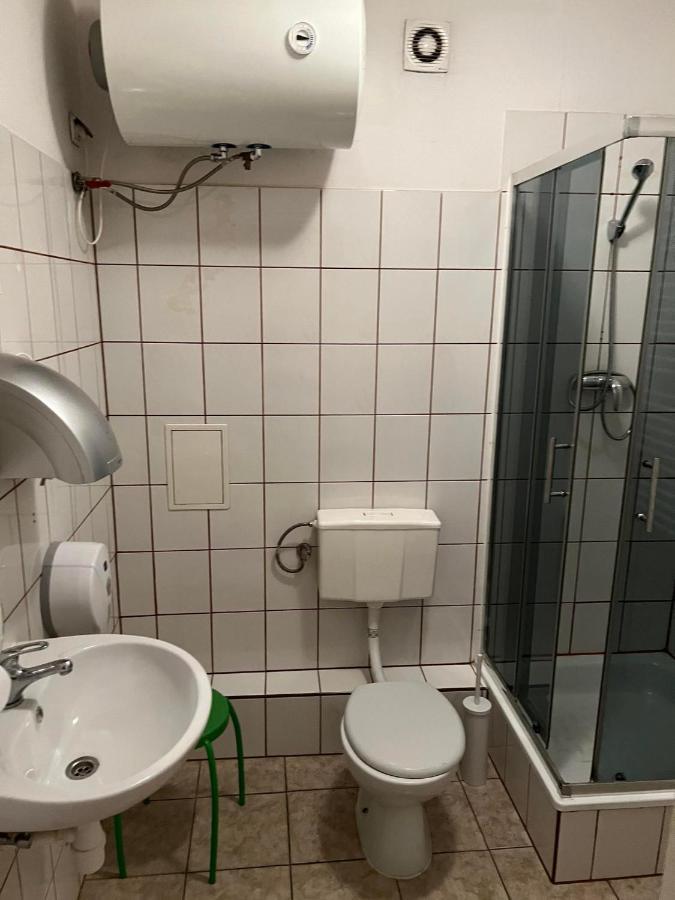 50 People Bis Apartment كراكوفيا المظهر الخارجي الصورة