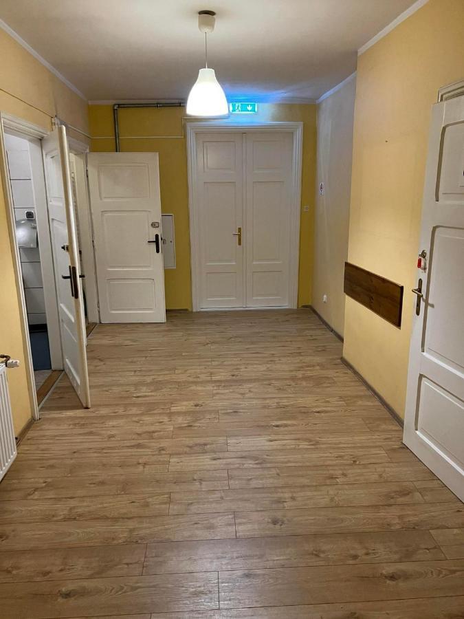 50 People Bis Apartment كراكوفيا المظهر الخارجي الصورة